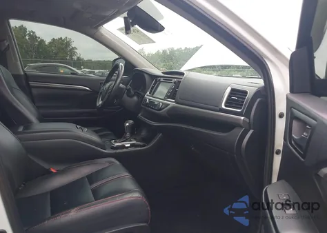 2019 Toyota Highlander Se z USA, uszkodzony, nr VIN 5TDJZRFH7KS965501